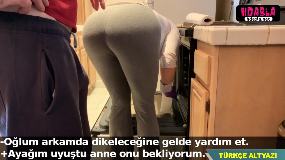 Annemi fırın temizlerken görünce dayanamayıp yasladım gitsin