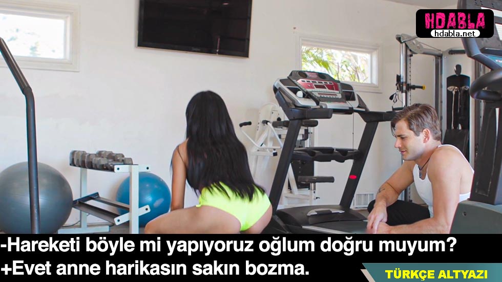 Asyalı annemle spor yaparken kıçına bakıp zevke geldim