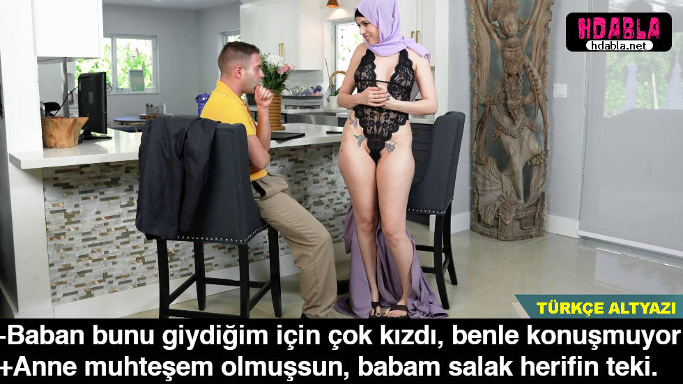 Salak babam Türbanlı Annemin seksi iç çamaşırı giymesine kızıyormuş